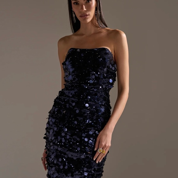Elegant Strapless Sequin Dress in Blue - Picture 7 of 13